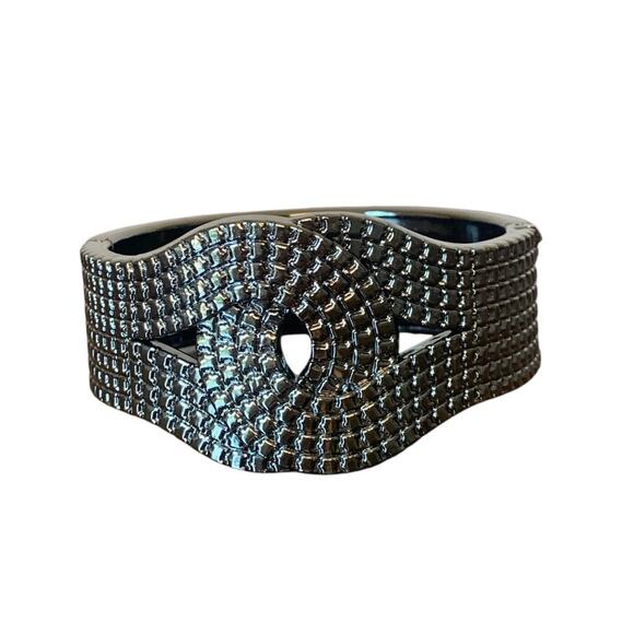No brand Jewelry - Antique Silver Circular Design Cuff Bracelet with a Magnetic Hinged Closure New
